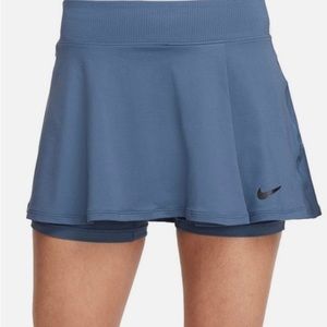 Nike women’s victory tennis skirt, size L